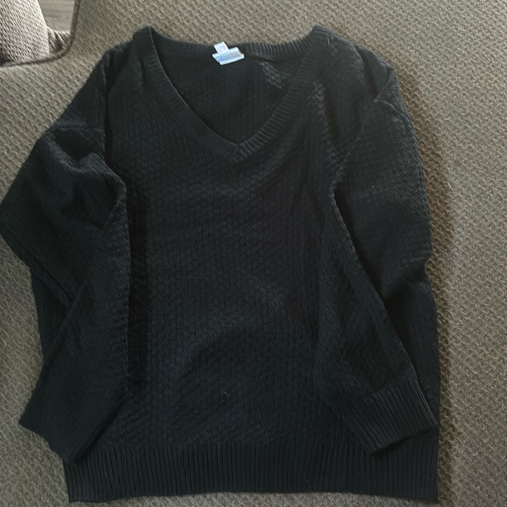 Women’s v-neck knit sweater
